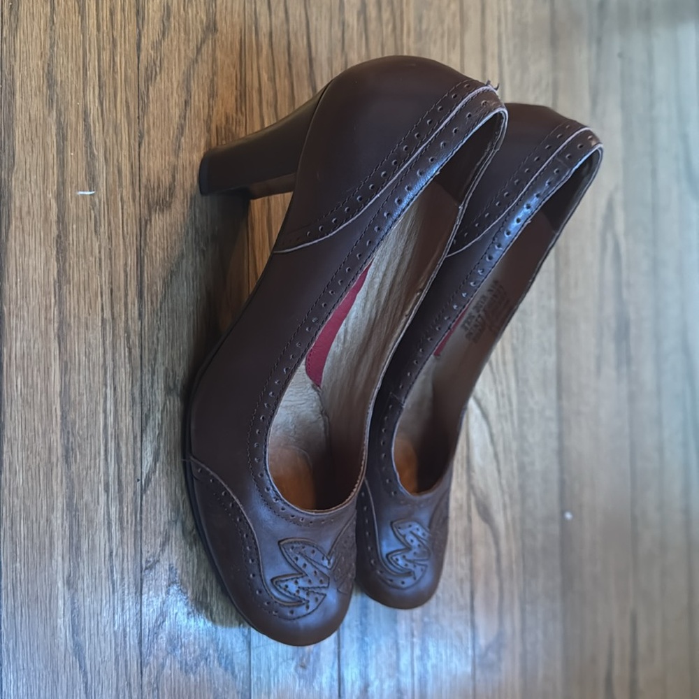 Brown vintage Miz Mooz heels